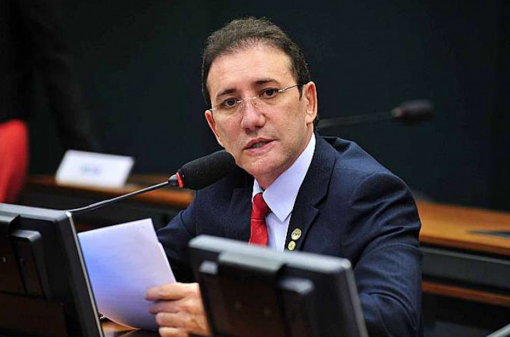 Ex-deputado Adail Carneiro, preso em flagrante com R$ 2 milhões, é enviado a presídio