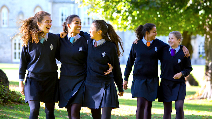 Elirio Dambros fala sobre exigência do uso de uniformes pelas escolas