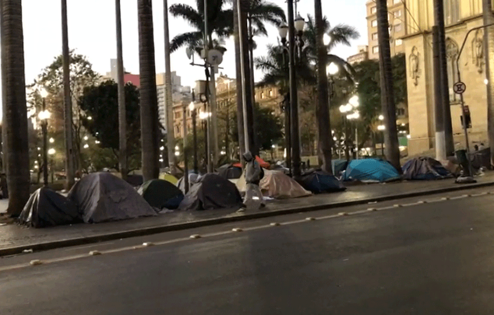 Defensoria Pública de SP diz que retirada de barracas da população em situação de rua é inconstitucional e aciona STF