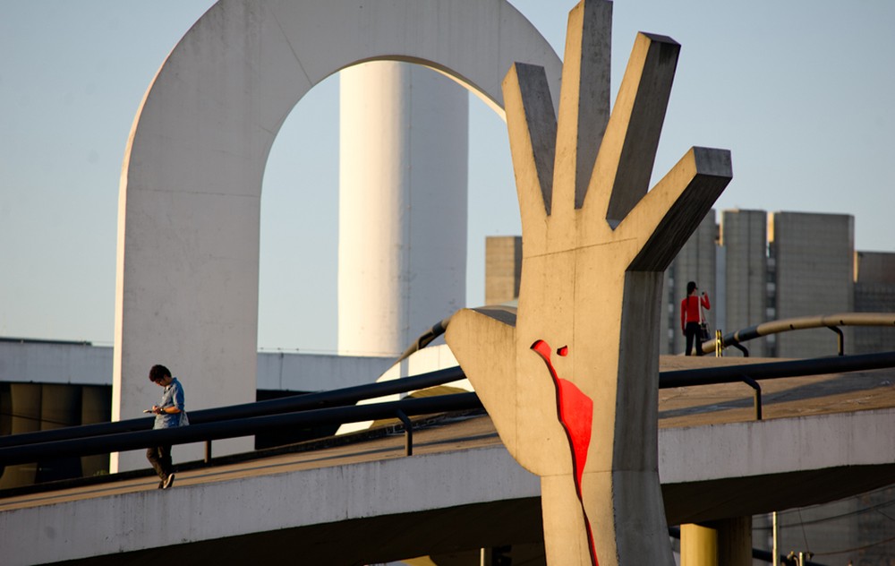 Suspeito de matar mulher a facadas em frente ao Memorial da América Latina em SP tem prisão temporária decretada pela justiça