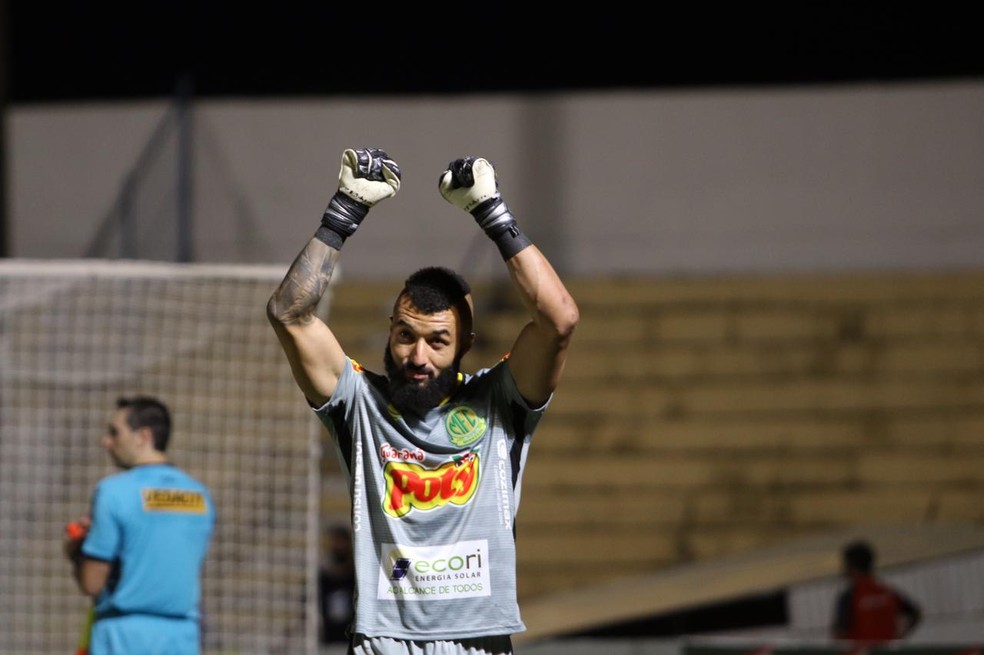 Alex Muralha projeta estreia contra Chapecoense: “Lisonjeado de participar de uma Série B pelo Mirassol”