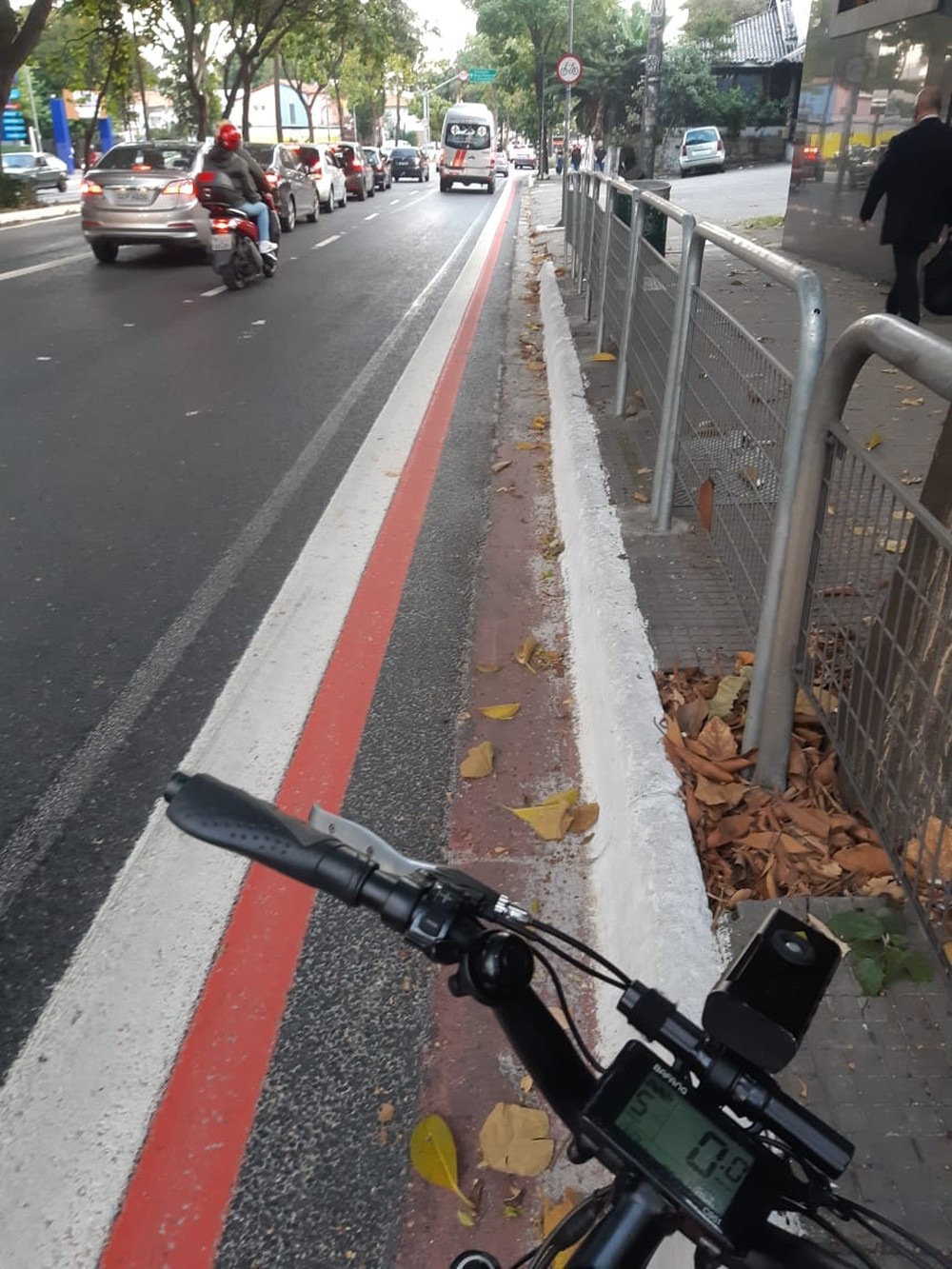 ‘Ciclolinha, corda bamba’: ciclistas criticam tamanho da ciclofaixa da Avenida Rebouças; Prefeitura de SP nega redução da largura