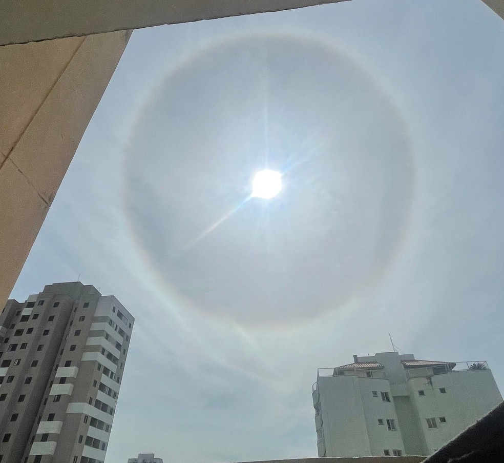 Halo solar forma arco-íris em torno do sol em Taubaté; entenda o fenômeno raro