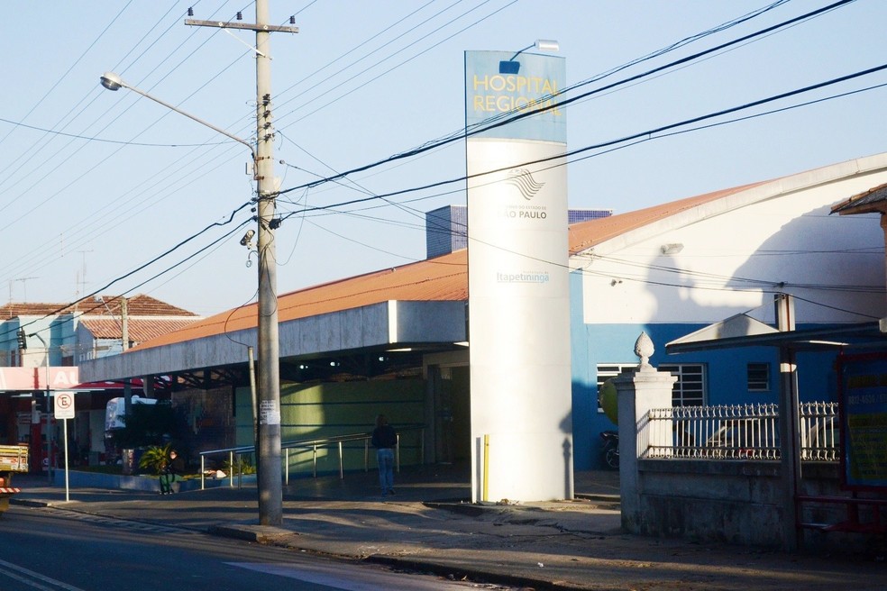 Idoso morre ao bater cabeça durante confusão com agentes de escolta penitenciária em frente a hospital de Itapetininga