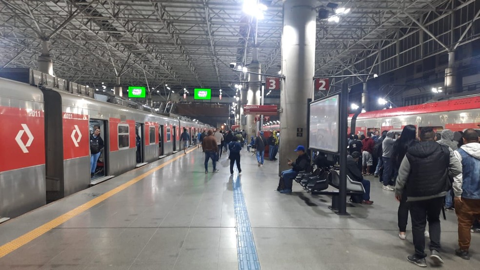 Falha afeta circulação de trens na Linha 11 – Coral da CPTM