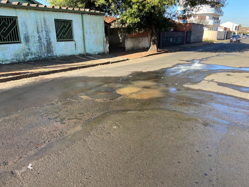 Impasse entre prefeituras gera abandono em vias no limite entre Santa Bárbara e Americana: ‘uma rua tem quatro nomes’