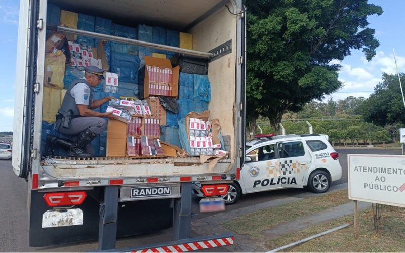 Homem é preso em flagrante com 400 mil maços de cigarros contrabandeados em rodovia de Assis