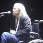 Patti Smith desmaia durante show em São Paulo, mas retorna ao palco e emociona público