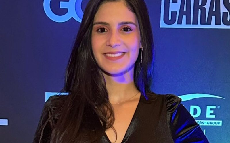 Consultoria de Alto Impacto: A Atuação Internacional de Débora Rodrigues