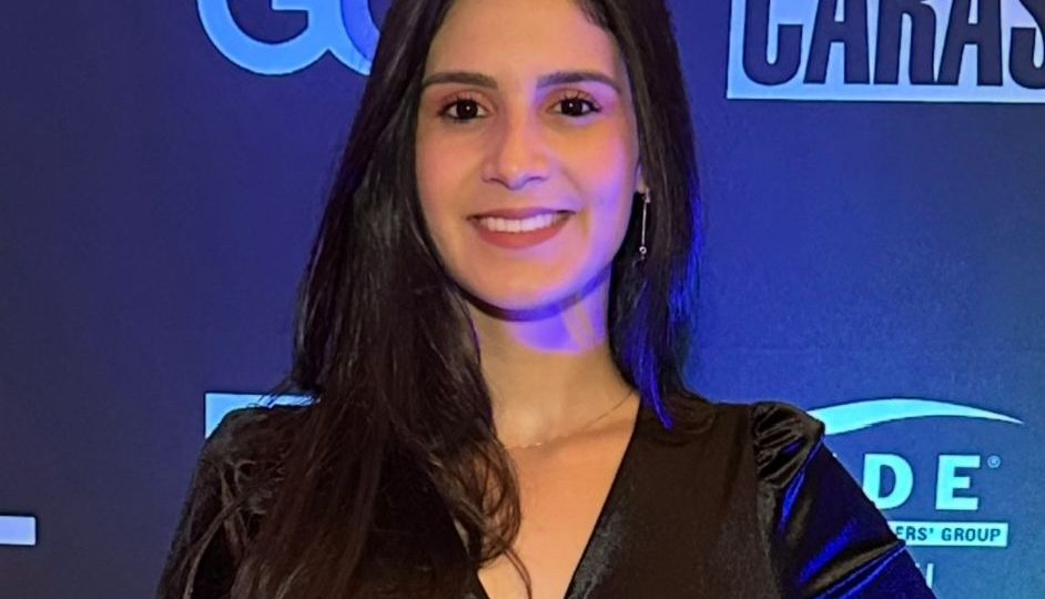 Consultoria de Alto Impacto: A Atuação Internacional de Débora Rodrigues