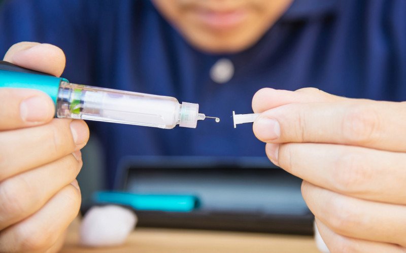 Seis mortes suspeitas relacionadas ao uso de canetas emagrecedoras causam alerta na Anvisa devido à pancreatite