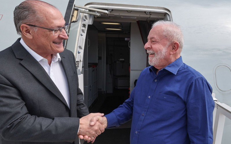 Lula firma aliança com Alckmin para eleição em 2026