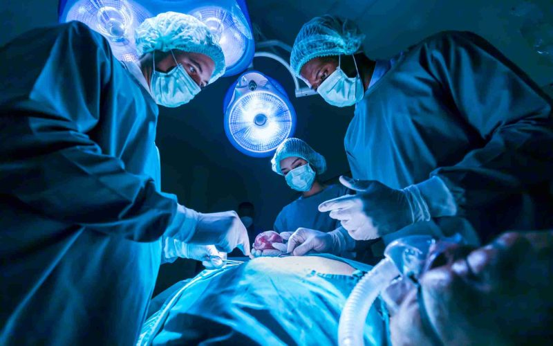 Médico é condenado a indenizar família de paciente morta durante lipoaspiração