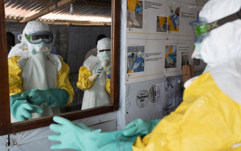 Surto de ebola na África impulsiona OMS a declarar emergência de saúde global devido a variante incomum