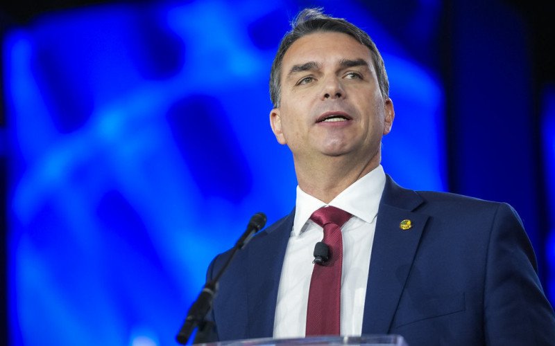 Áudio com Vorcaro faz Flávio Bolsonaro despontar como o mais rejeitado, revela levantamento da Atlas/Bloomberg