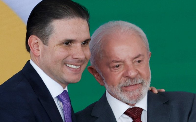 Lula e Motta firmam acordo para implementar jornada de trabalho reduzida em 2026; saiba como será a transição da PEC da 6×1
