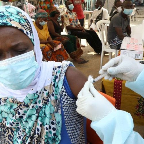 Desenvolvimento de vacina para nova cepa do ebola na África pode levar até nove meses; saiba mais
