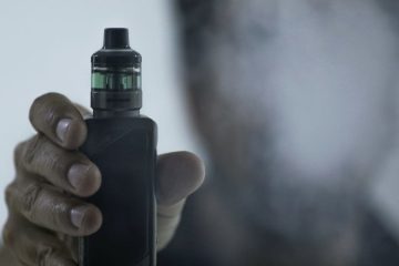 Inovação em moda: Moletom com vaporizador esconde cigarros eletrônicos e levanta preocupações