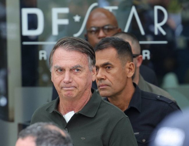 Bolsonaro irá depor sobre o caso da arma de fogo com a presença de sua defesa jurídica