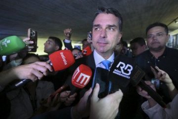 Flávio Bolsonaro registra recorde de desaprovação em levantamento histórico