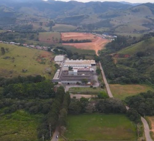 Família Shih espera pela desocupação de imóvel industrial adquirido em Cambuí