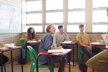 A verdadeira inovação no ensino acontece fora das paredes institucionais, afirma a Sigma Educação