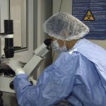 Cientistas alcançam avanço inédito ao tratar 13 pacientes com HIV