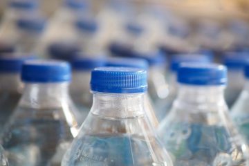 ANVISA suspende circulação de água mineral contaminada por coliformes; descubra qual é o produto afetado