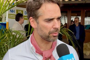 Eduardo Leite discute eleições, legado governamental e perspectivas futuras durante passagem pela Casa do Grupo Sinos na Expointer