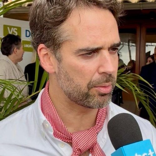 Eduardo Leite discute eleições, legado governamental e perspectivas futuras durante passagem pela Casa do Grupo Sinos na Expointer